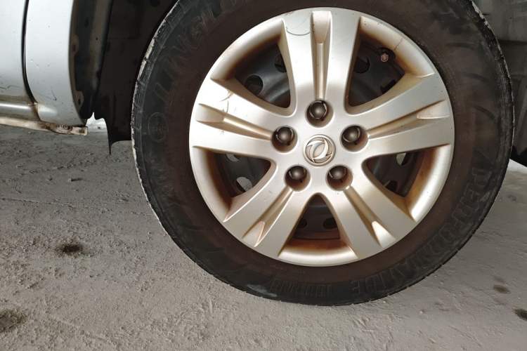 Used FORTHING Lingzhi 2018 M3 1.5L 5-Seat Base Model Right Front Wheel Hub