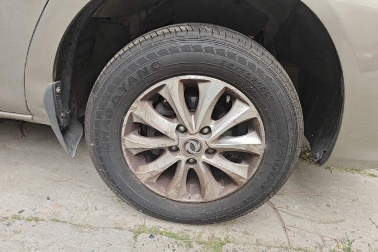 Used FORTHING Lingzhi 2018 M5L 1.6L 7-Seater Luxury Model Right Front Wheel Hub