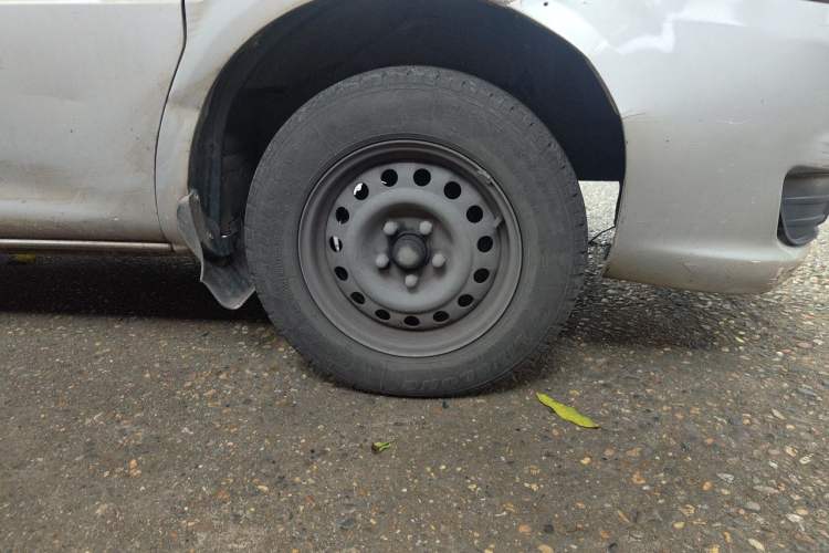 Used FORTHING Lingzhi 2018 M3 1.6L 7-Seater Comfort Model Right Front Wheel Hub