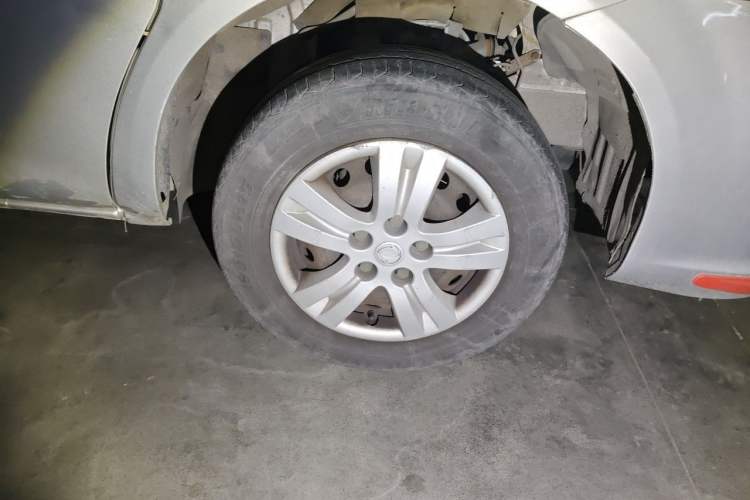 Used FORTHING Lingzhi 2018 M3 1.5L 5-Seat Base Model Right Front Wheel Hub