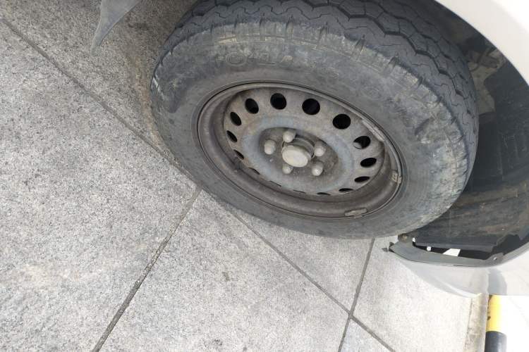 Used FORTHING Lingzhi 2018 M3 1.6L 7-Seater Comfort Model Right Front Wheel Hub