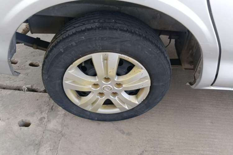 Used FORTHING Lingzhi 2018 M3 1.5L 5-Seat Base Model Right Rear Wheel Hub