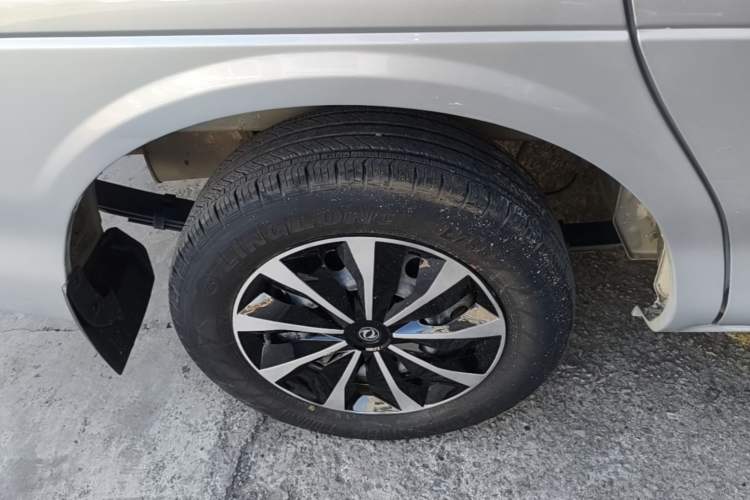 Used FORTHING Lingzhi 2018 M3 1.5L 5-Seat Base Model Right Rear Wheel Hub