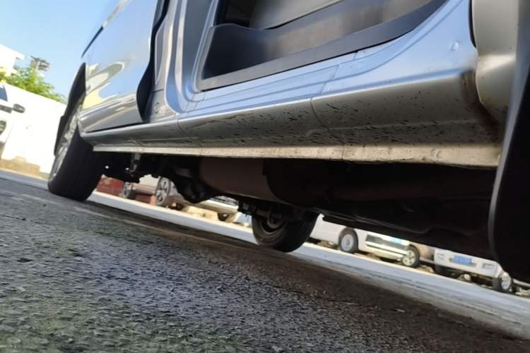 Used FORTHING Lingzhi 2018 M3 1.5L 5-Seat Base Model Right Side Sill