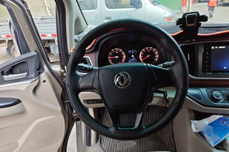 Used FORTHING Lingzhi 2018 M5L 1.6L 7-Seater Luxury Model Steering Wheel