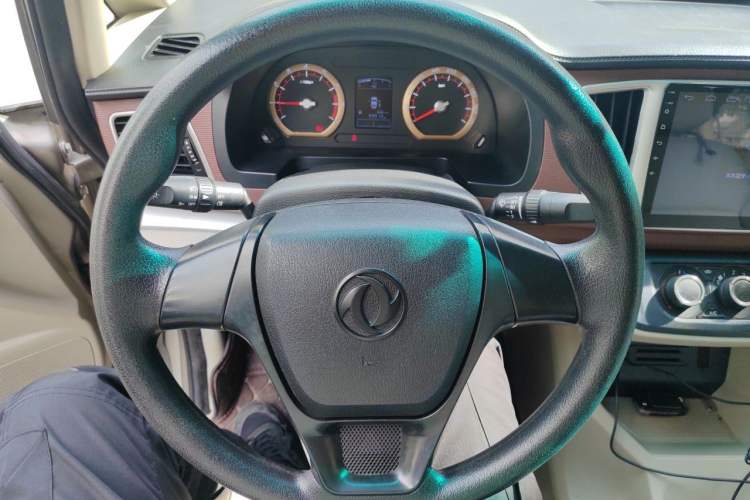 Used FORTHING Lingzhi 2018 M5L 1.6L 7-Seater Comfort Model Steering Wheel