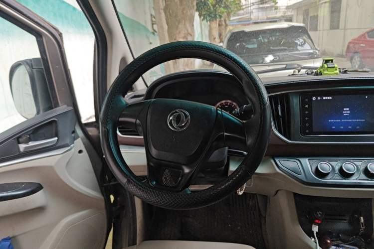 Used FORTHING Lingzhi 2018 M5L 1.6L 7-Seater Luxury Model Steering Wheel