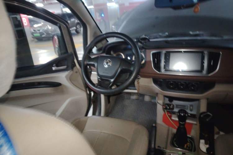 Used FORTHING Lingzhi 2018 M5L 1.6L 7-Seater Luxury Model Steering Wheel