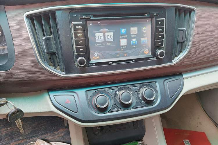 Used FORTHING Lingzhi 2018 M3 1.6L 7-Seater Comfort Model Audio And AC Panel