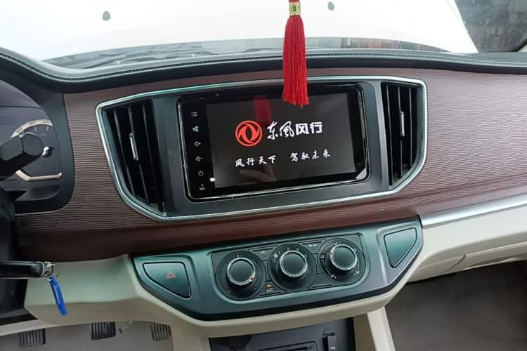 Used FORTHING Lingzhi 2018 M5L 1.6L 7-Seater Luxury Model Audio And AC Panel