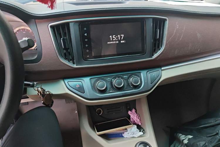 Used FORTHING Lingzhi 2018 M5L 1.6L 7-Seater Luxury Model Audio And AC Panel