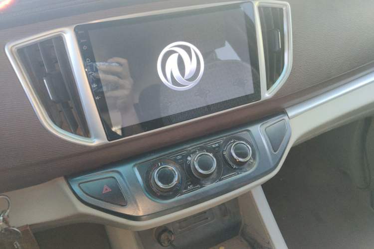 Used FORTHING Lingzhi 2018 M5L 1.6L 9-Seater Comfort Model Audio And AC Panel