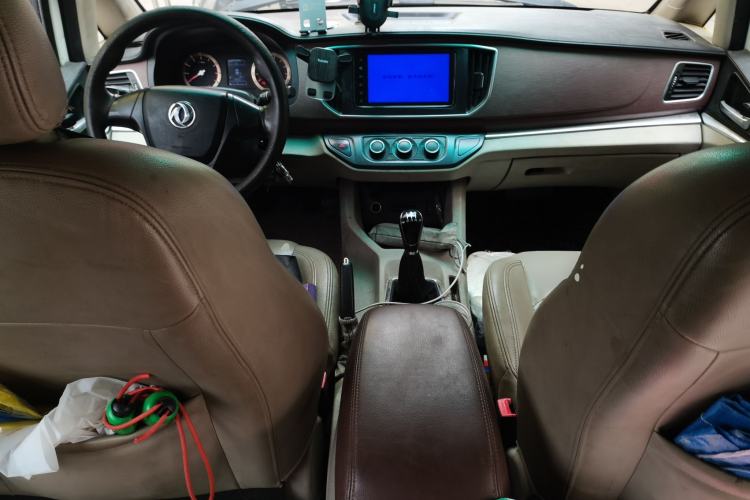 Used FORTHING Lingzhi 2018 M5L 1.6L 7-Seater Luxury Model Center Console