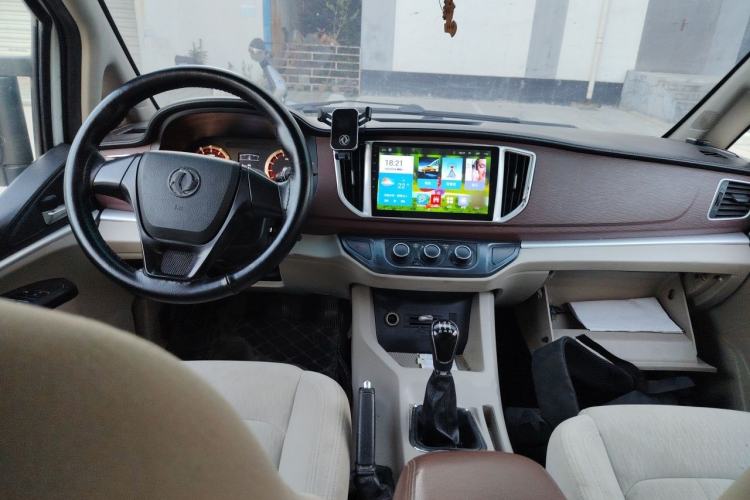 Used FORTHING Lingzhi 2018 M5 1.6L 7-Seater Comfort Model Center Console