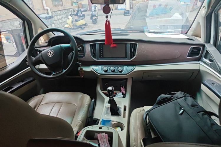 Used FORTHING Lingzhi 2018 M5L 1.6L 7-Seater Luxury Model Center Console