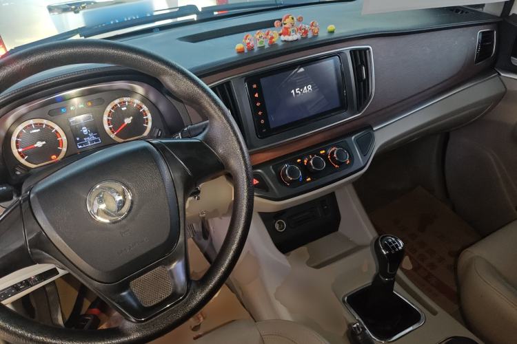 Used FORTHING Lingzhi 2018 M5L 1.6L 7-Seater Luxury Model Center Console