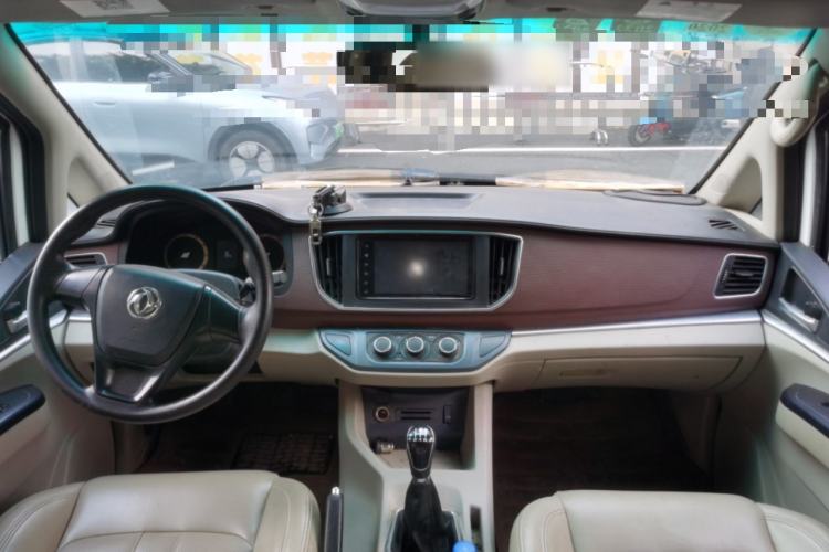Used FORTHING Lingzhi 2018 M5L 1.6L 7-Seater Luxury Model Center Console