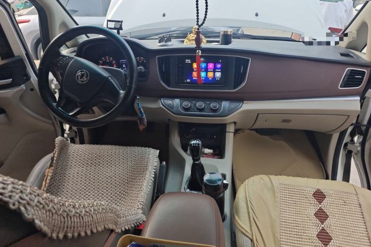 Used FORTHING Lingzhi 2018 M5 1.6L 7-Seater Luxury Model Center Console