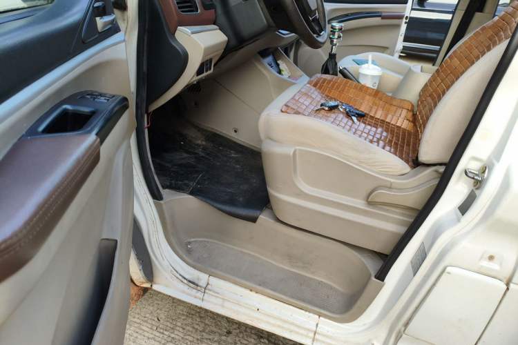 Used FORTHING Lingzhi 2018 M5L 1.6L 7-Seater Comfort Model Driver Seat