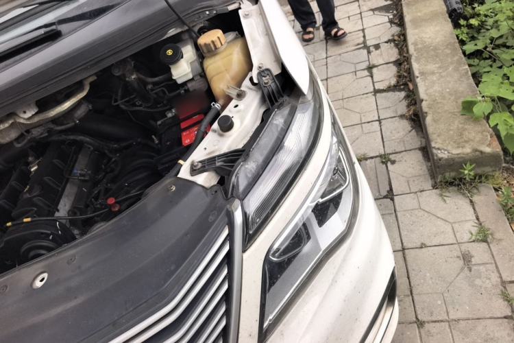 Used FORTHING Lingzhi 2018 M5L 2.0L 7-Seater Comfort Model Engine Bay Left