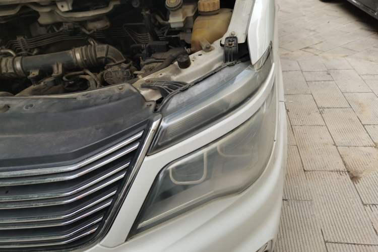 Used FORTHING Lingzhi 2018 M5L 1.6L 7-Seater Luxury Model Engine Bay Left