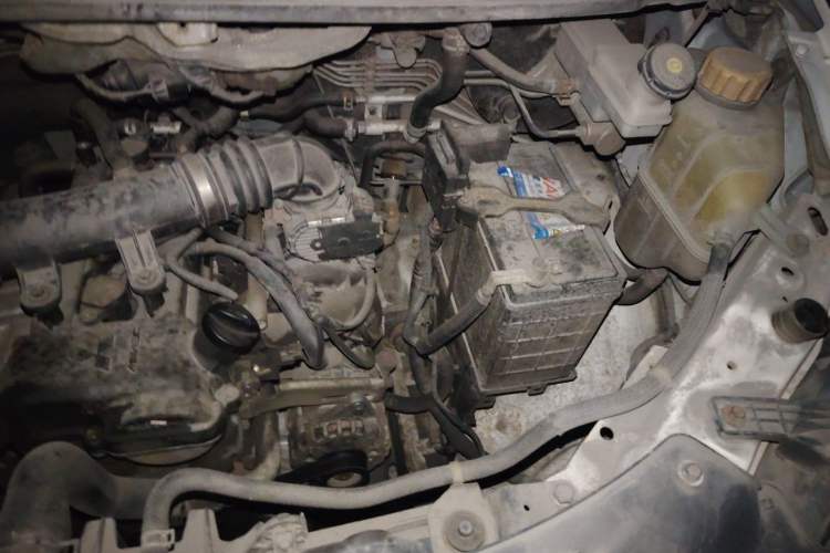 Used FORTHING Lingzhi 2018 M5 1.6L 7-Seater Comfort Model Engine Bay Left