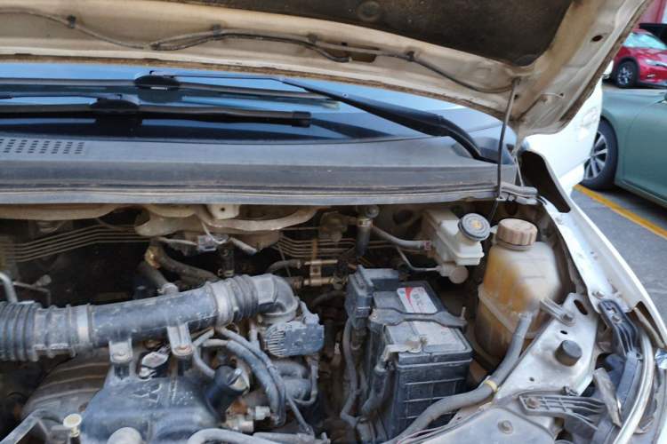 Used FORTHING Lingzhi 2018 M5L 1.6L 7-Seater Comfort Model Engine Bay Left