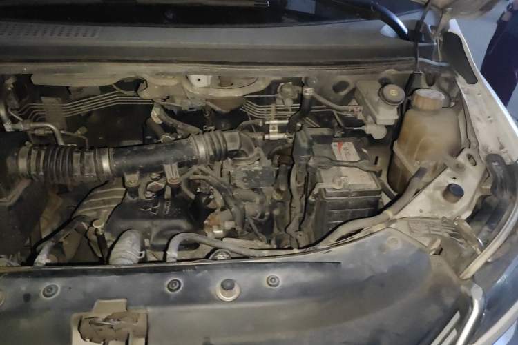 Used FORTHING Lingzhi 2018 M5L 1.6L 7-Seater Comfort Model Engine Bay Left