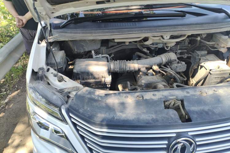 Used FORTHING Lingzhi 2018 M5L 1.6L 9-Seater Comfort Model Engine Bay Right