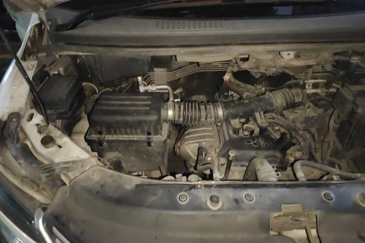 Used FORTHING Lingzhi 2018 M5L 1.6L 7-Seater Comfort Model Engine Bay Right