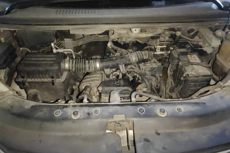 Used FORTHING Lingzhi 2018 M5L 1.6L 7-Seater Comfort Model Engine Bay