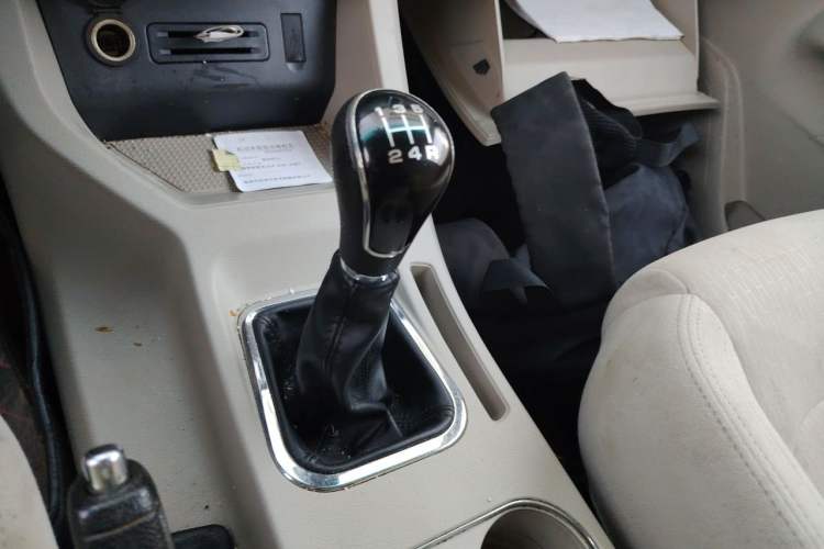 Used FORTHING Lingzhi 2018 M5 1.6L 7-Seater Comfort Model Gear Lever