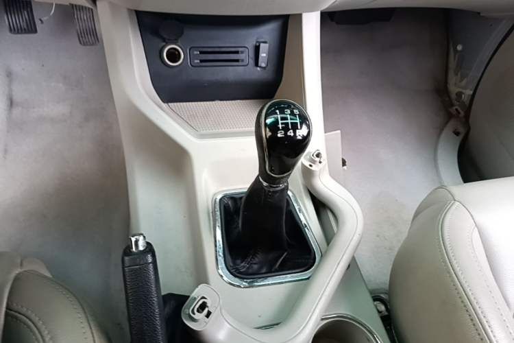 Used FORTHING Lingzhi 2018 M5L 1.6L 7-Seater Luxury Model Gear Lever