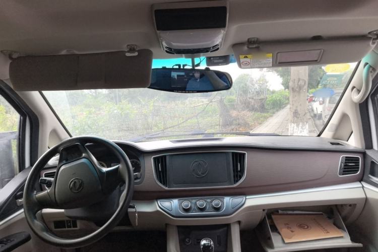 Used FORTHING Lingzhi 2018 M5L 2.0L 7-Seater Comfort Model Interior 2