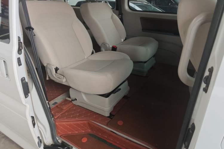 Used FORTHING Lingzhi 2018 M5L 1.6L 7-Seater Comfort Model Interior 3