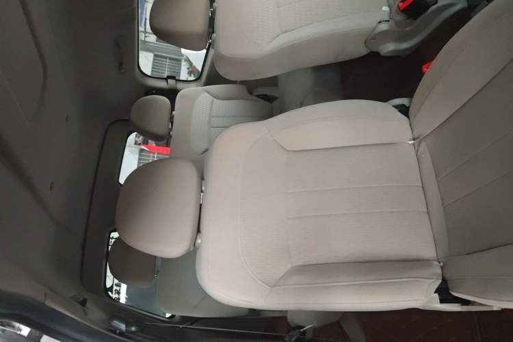 Used FORTHING Lingzhi 2018 M5L 1.6L 7-Seater Comfort Model Interior 4