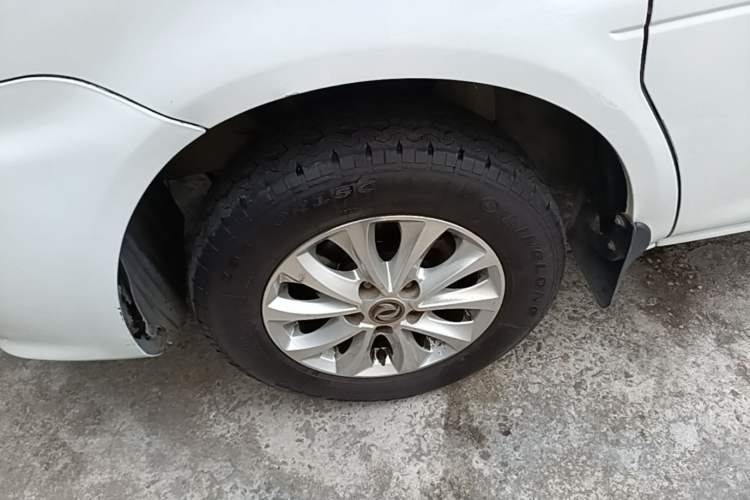 Used FORTHING Lingzhi 2018 M5L 1.6L 7-Seater Luxury Model Left Front Wheel Hub