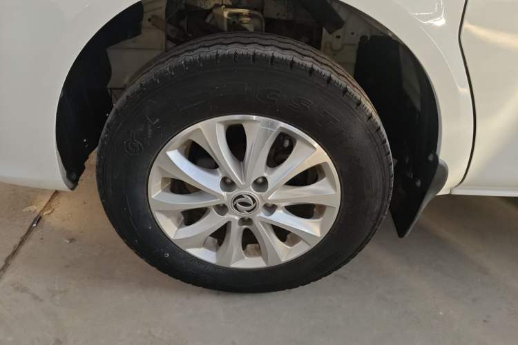 Used FORTHING Lingzhi 2018 M5L 1.6L 7-Seater Luxury Model Left Front Wheel Hub