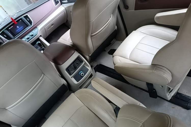 Used FORTHING Lingzhi 2018 M5L 1.6L 7-Seater Luxury Model Left Rear Seat
