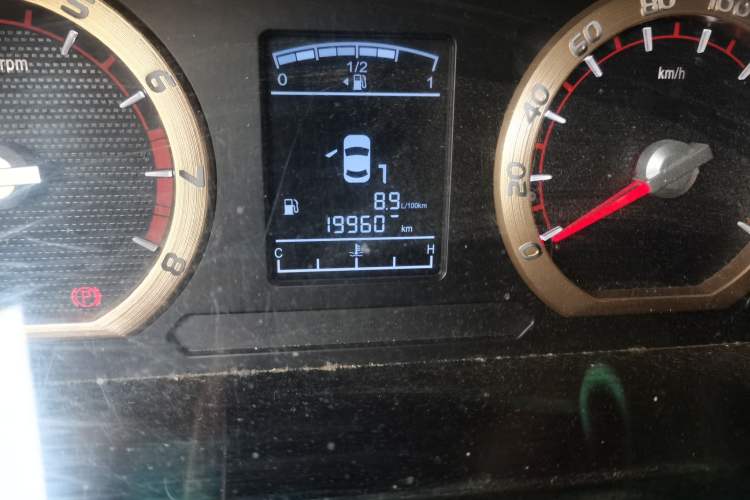 Used FORTHING Lingzhi 2018 M5L 1.6L 7-Seater Luxury Model Odometer Close Up