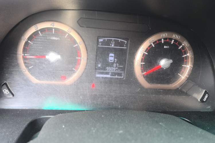 Used FORTHING Lingzhi 2018 M5 1.6L 7-Seater Comfort Model Odometer Close Up