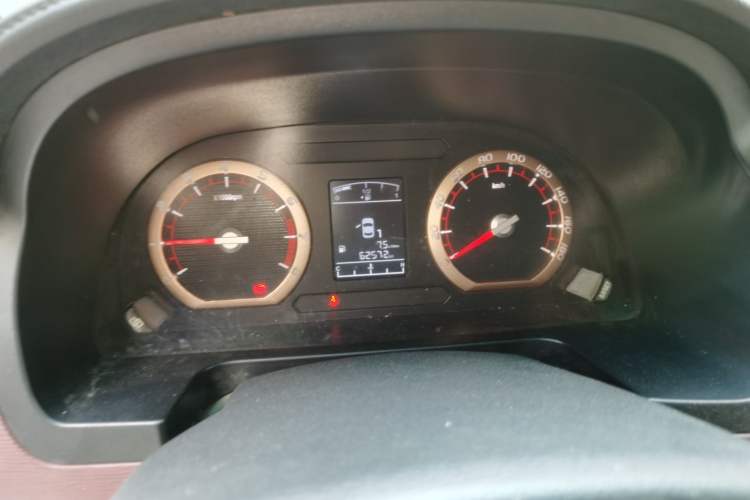 Used FORTHING Lingzhi 2018 M5L 1.6L 7-Seater Luxury Model Odometer Close Up