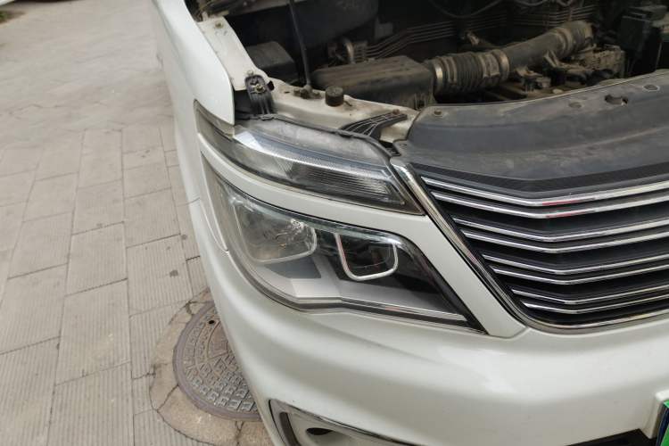 Used FORTHING Lingzhi 2018 M5L 1.6L 7-Seater Luxury Model Right Front Headlight