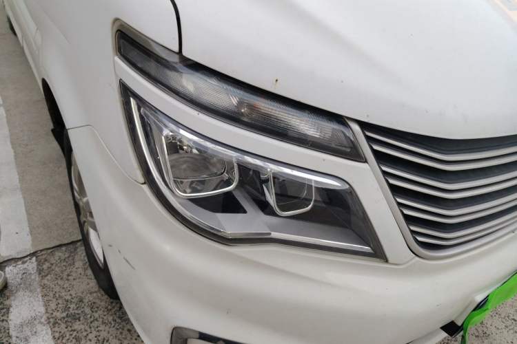 Used FORTHING Lingzhi 2018 M5 1.6L 7-Seater Comfort Model Right Front Headlight