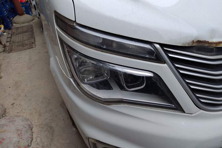 Used FORTHING Lingzhi 2018 M3 1.6L 7-Seater Comfort Model Right Front Headlight
