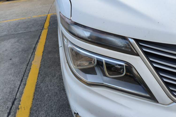 Used FORTHING Lingzhi 2018 M5L 1.6L 7-Seater Comfort Model Right Front Headlight
