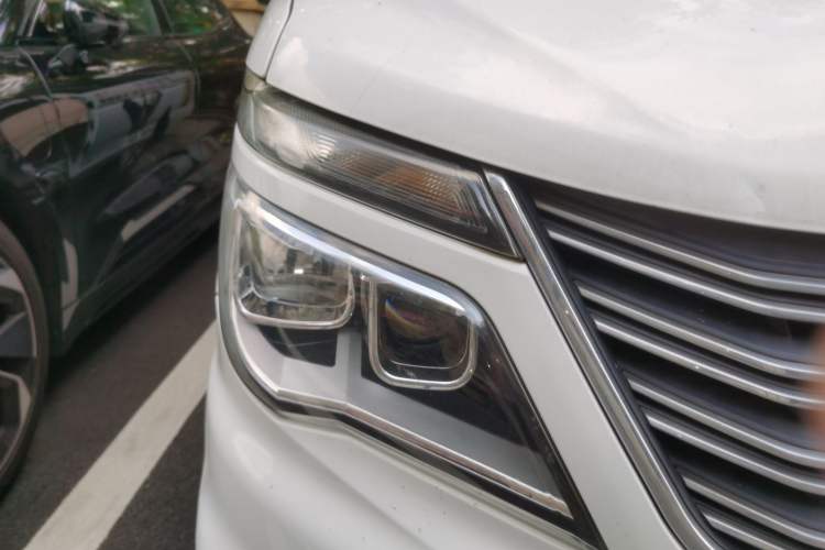 Used FORTHING Lingzhi 2018 M5L 1.6L 7-Seater Luxury Model Right Front Headlight