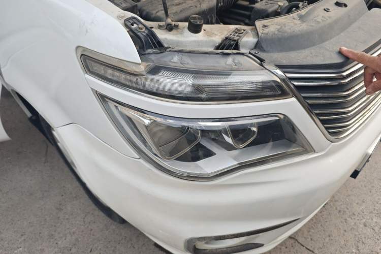 Used FORTHING Lingzhi 2018 M5 1.6L 7-Seater Luxury Model Right Front Headlight