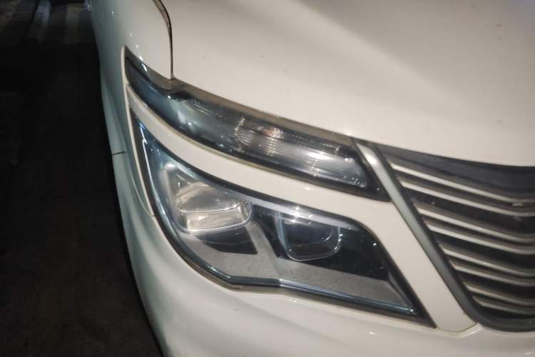 Used FORTHING Lingzhi 2018 M5L 1.6L 7-Seater Comfort Model Right Front Headlight