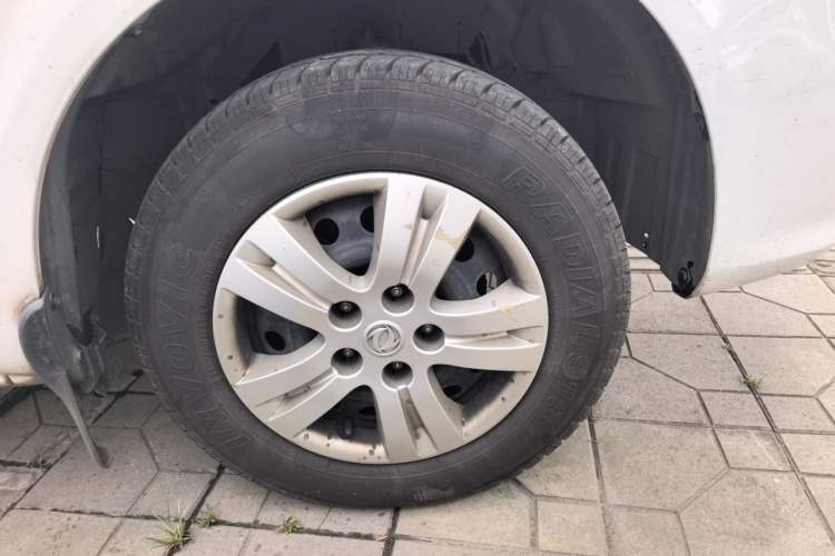 Used FORTHING Lingzhi 2018 M5L 2.0L 7-Seater Comfort Model Right Front Wheel Hub